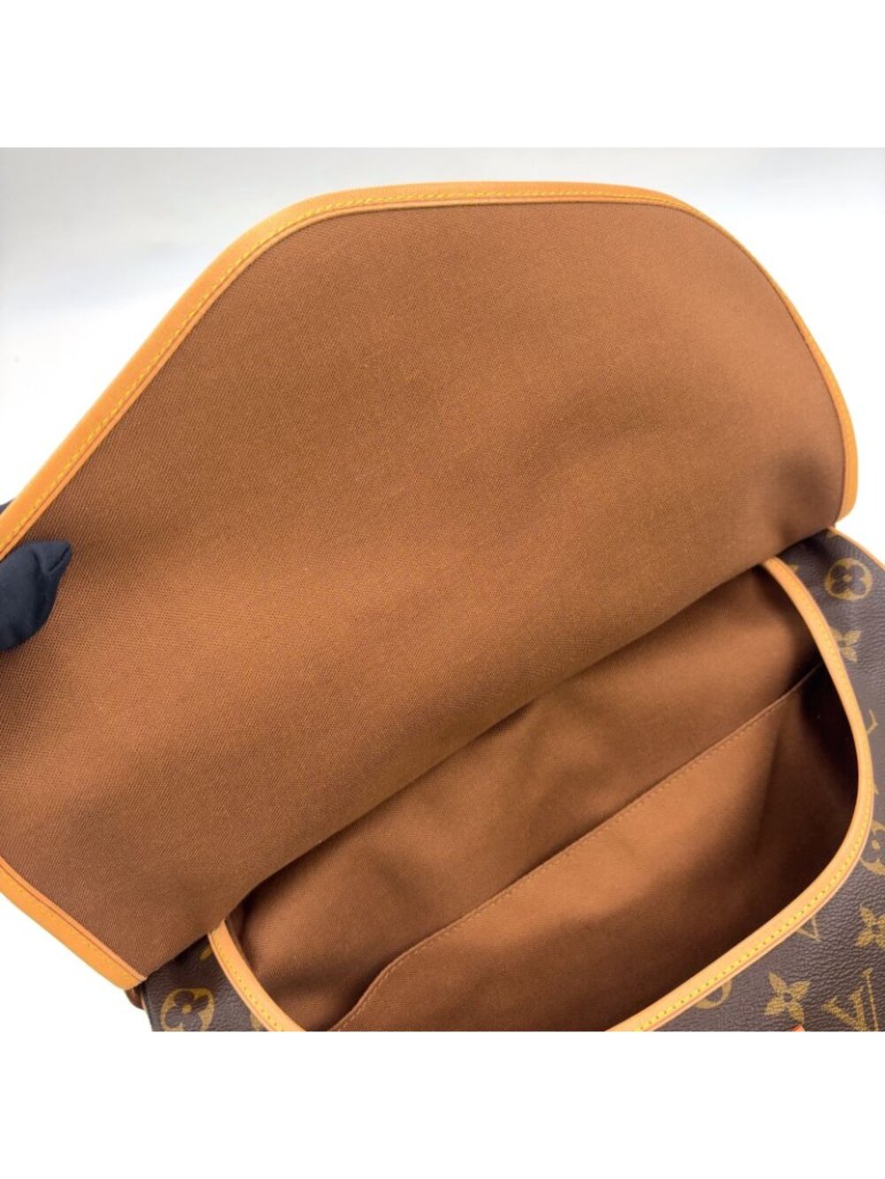 Louis Vuitton Saumur 35 Monogram Leather Brown Shoulder Bag Gold - Picture 13 of 15